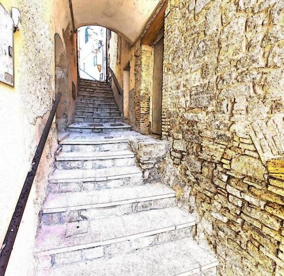 مبيت وإفطار Black & White