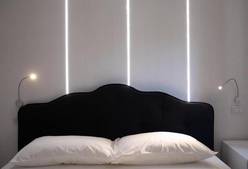 مبيت وإفطار Black & White