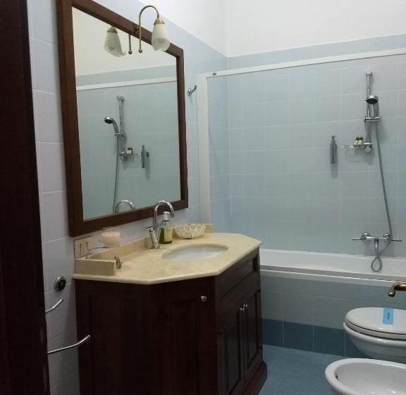 مبيت وإفطار Castel Di Pietra