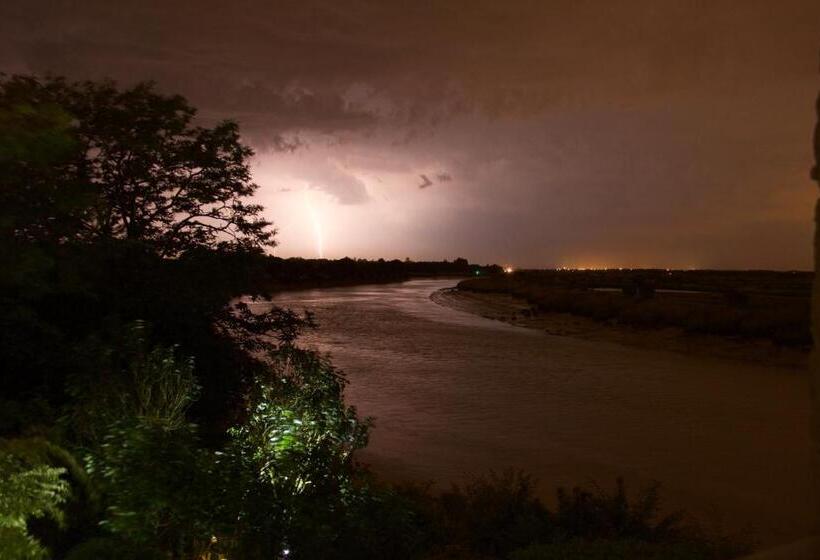 ベッドアンドブレックファースト La Charentine