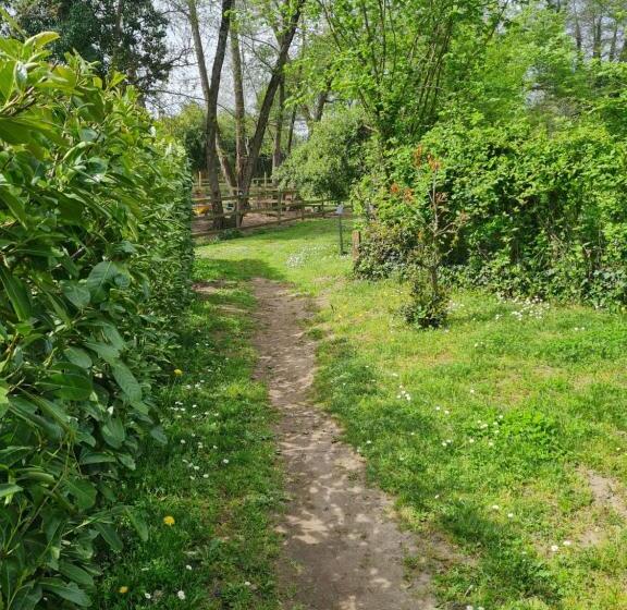 تختخواب و صبحانه Roulotte D Aquitaine