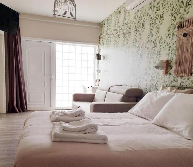 Bed and Breakfast Smiling Places Guest House In Labruge