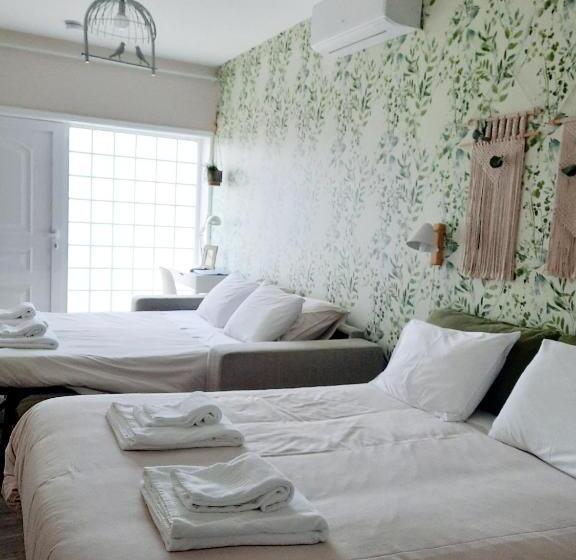 Bed and Breakfast Smiling Places Guest House In Labruge