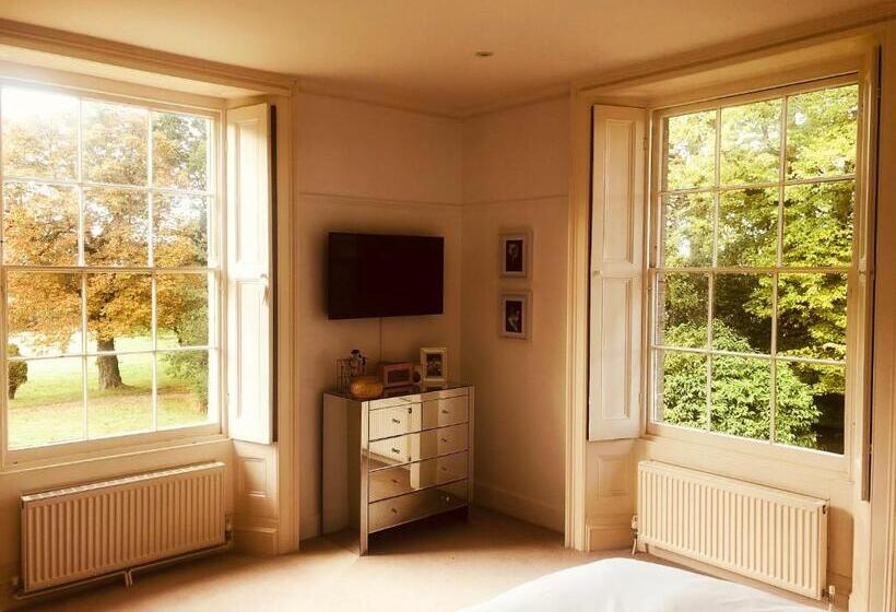 צימר Somerleyton Meadows   The Hideaway Hut & Hot Tub