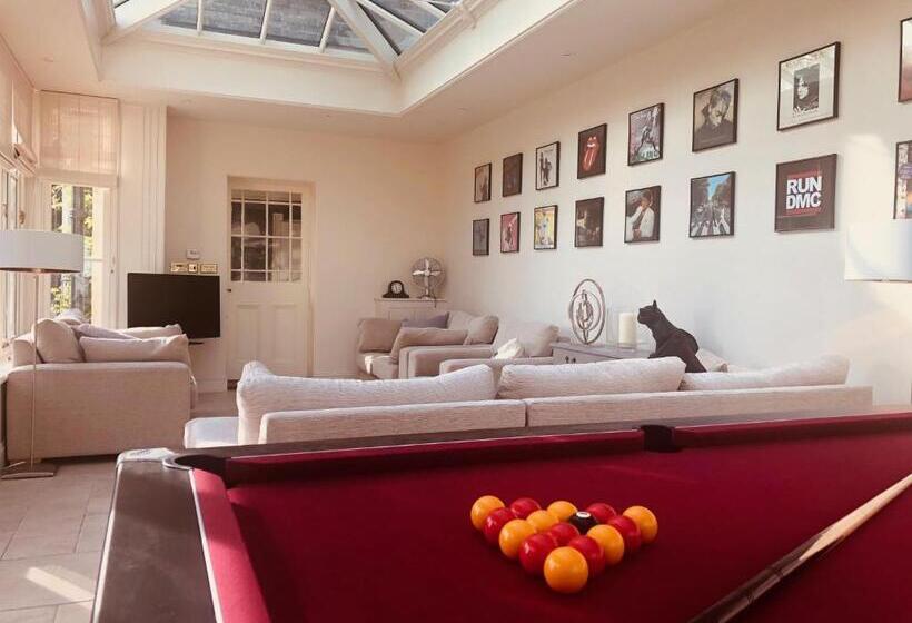 مبيت وإفطار Somerleyton Meadows   The Hideaway Hut & Hot Tub