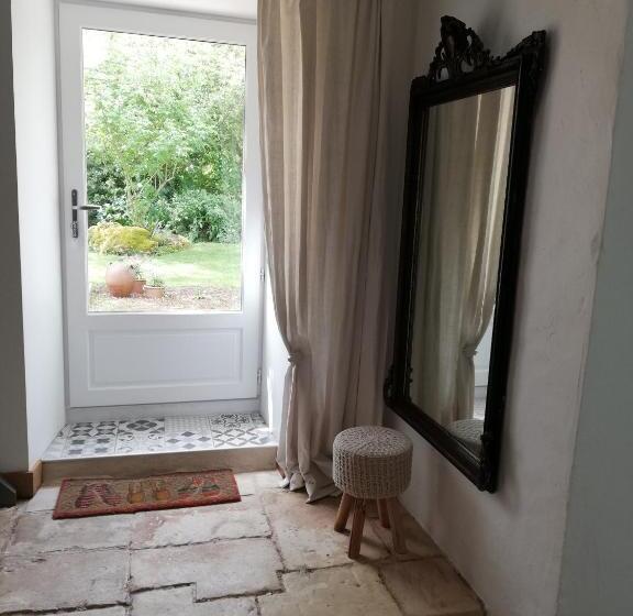 צימר Varzay Autour Du Puits