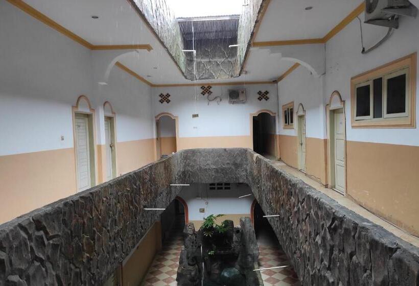 Capital O 91650 Hotel Pratama