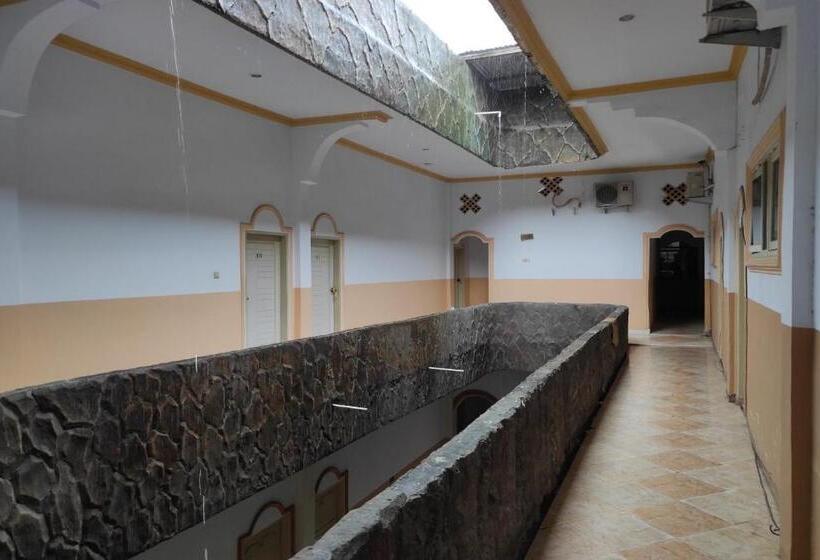 Capital O 91650 Hotel Pratama