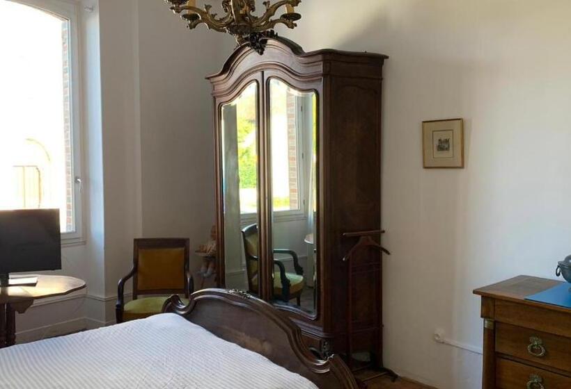 Отель Grand Corps De Ferme à La Rue Messire Etienne 89113 Neuilly Valravillon