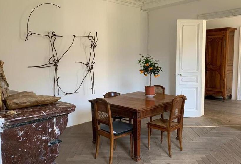 酒店 Grand Corps De Ferme à La Rue Messire Etienne 89113 Neuilly Valravillon