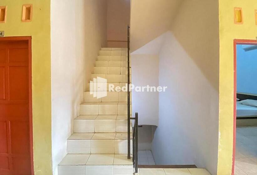 בית מלון כפרי Homestay Tirtasari Pinrang City Center Mitra Reddoorz