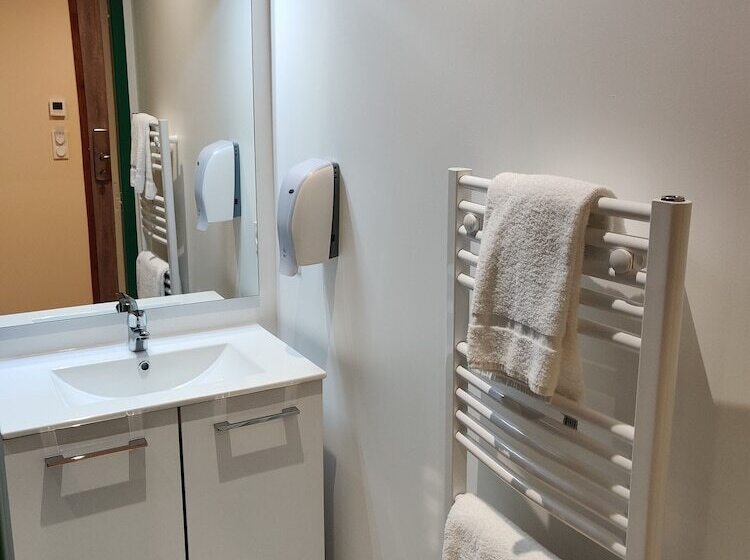 Отель Hôtel De La Tour