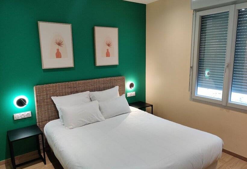 Отель Hôtel De La Tour