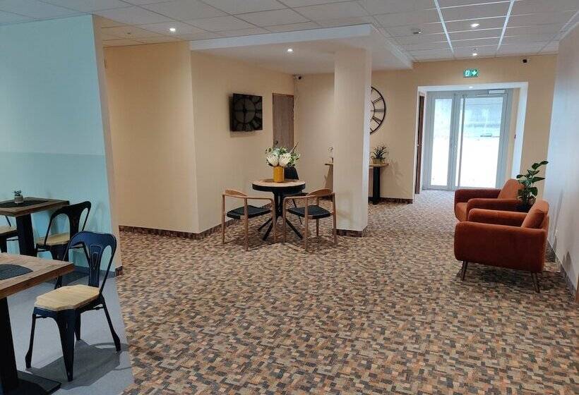 Отель Hôtel De La Tour