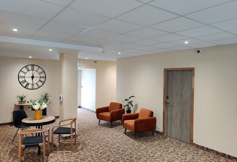 Отель Hôtel De La Tour