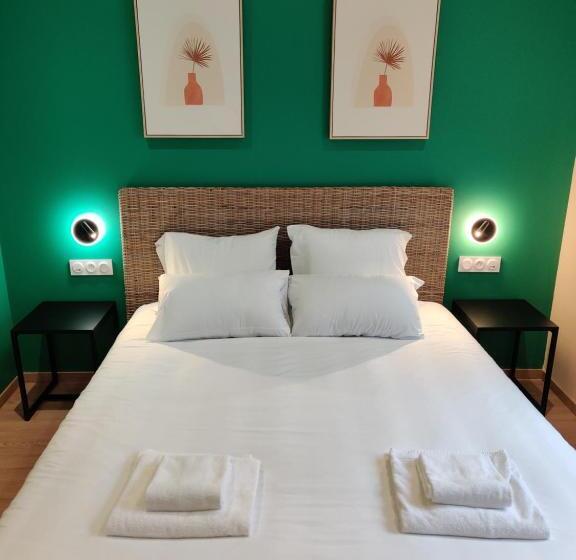 Отель Hôtel De La Tour