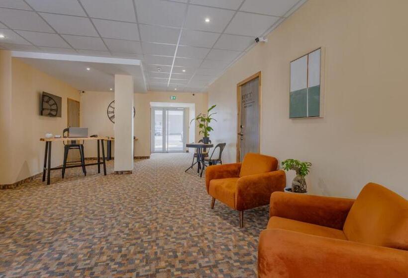 Отель Hôtel De La Tour