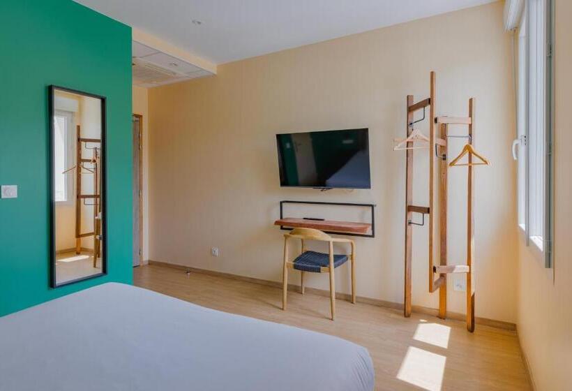 Отель Hôtel De La Tour