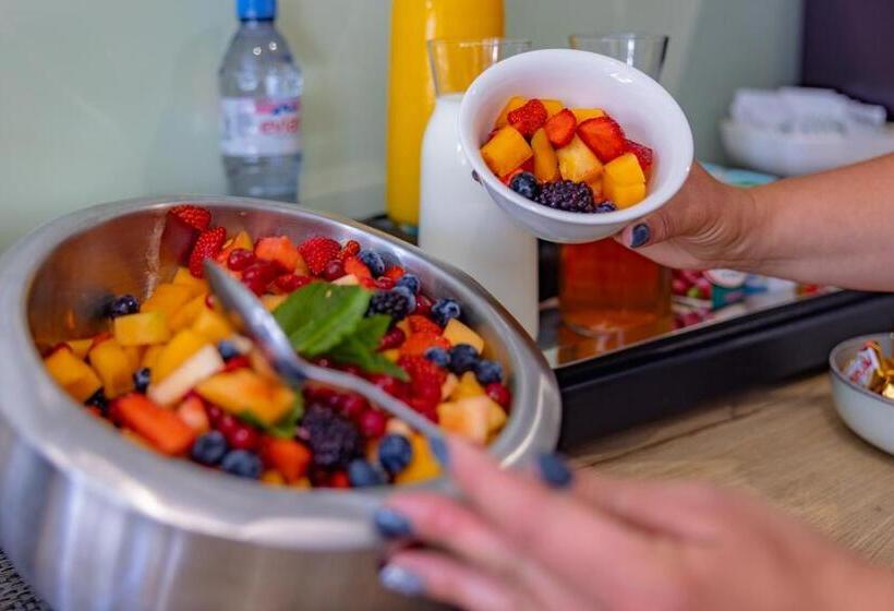 Отель Hôtel De La Tour