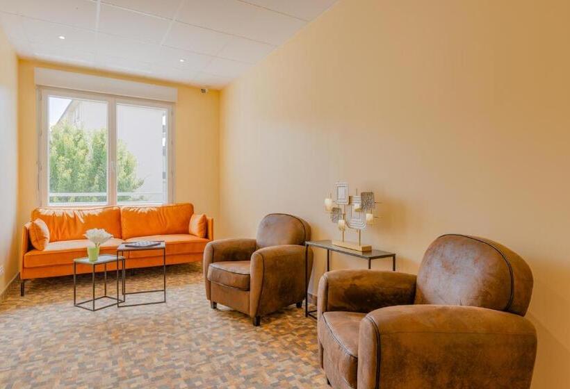 Отель Hôtel De La Tour