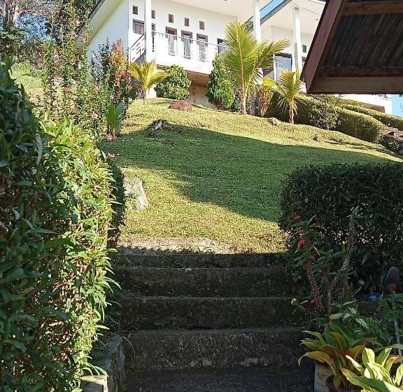 هتل Moni Mahalika