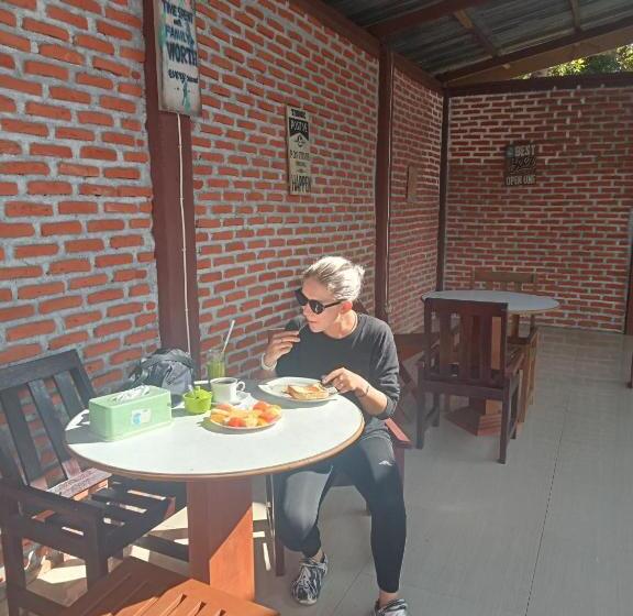 ホテル Moni Mahalika