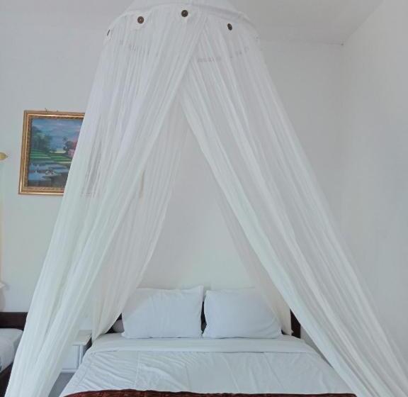 ホテル Moni Mahalika