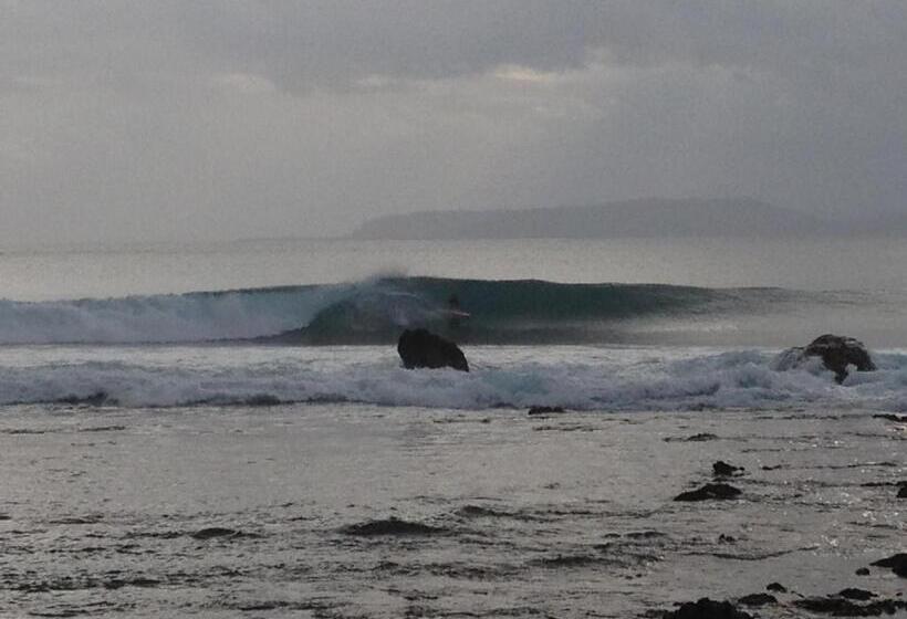 Отель Masokut Surf Camp Siberut Mentawai Surfing Barrels