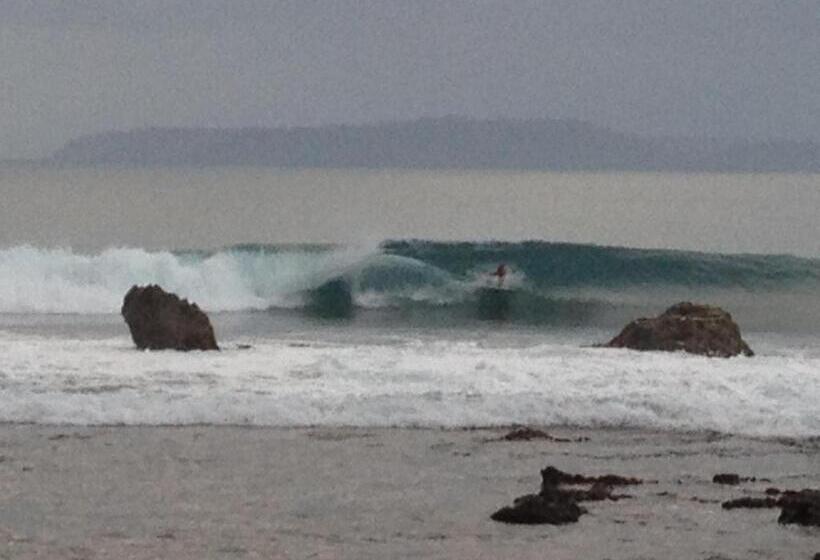 Отель Masokut Surf Camp Siberut Mentawai Surfing Barrels