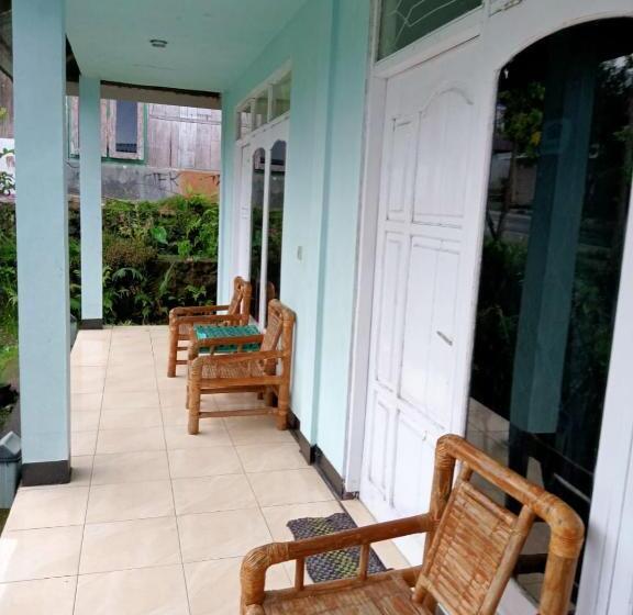 هتل Oyo 91230 Kelimutu Eco Village