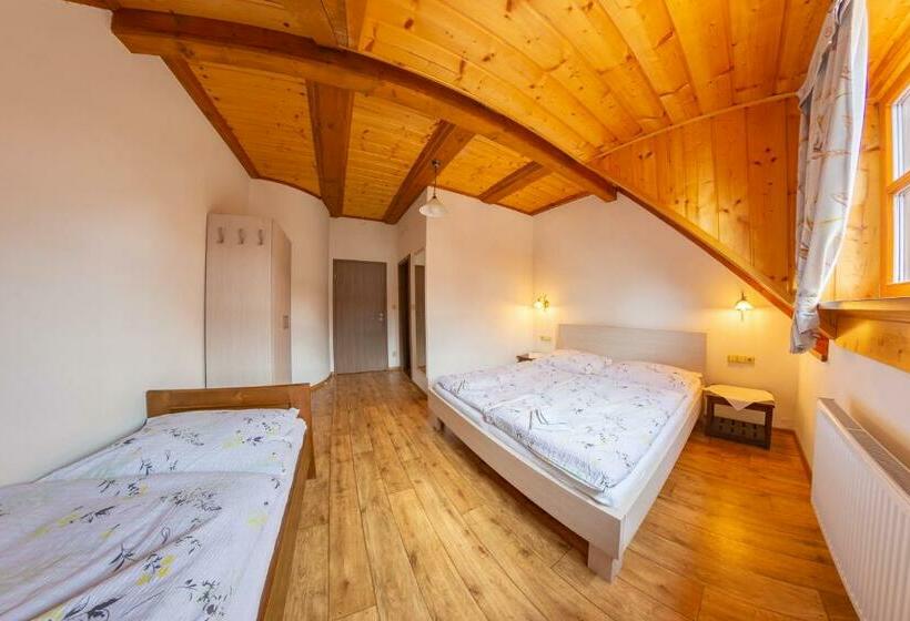 Отель Pension & Restaurant U Koňské Dráhy Holkov