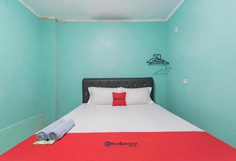 酒店 Reddoorz Near Pantai Ujung Genteng