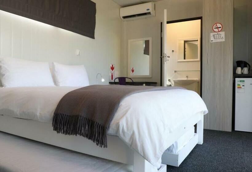 בית מלון כפרי Sleepover Orpen Gate