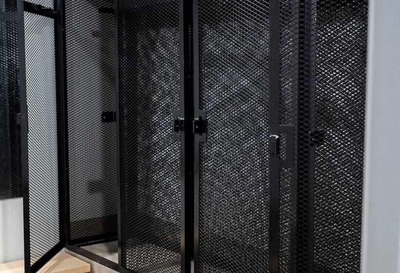 Отель Square Victoria Maison Hôtelière