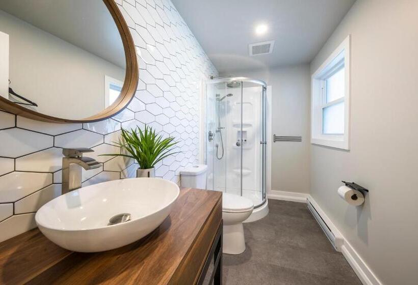 Отель Square Victoria Maison Hôtelière