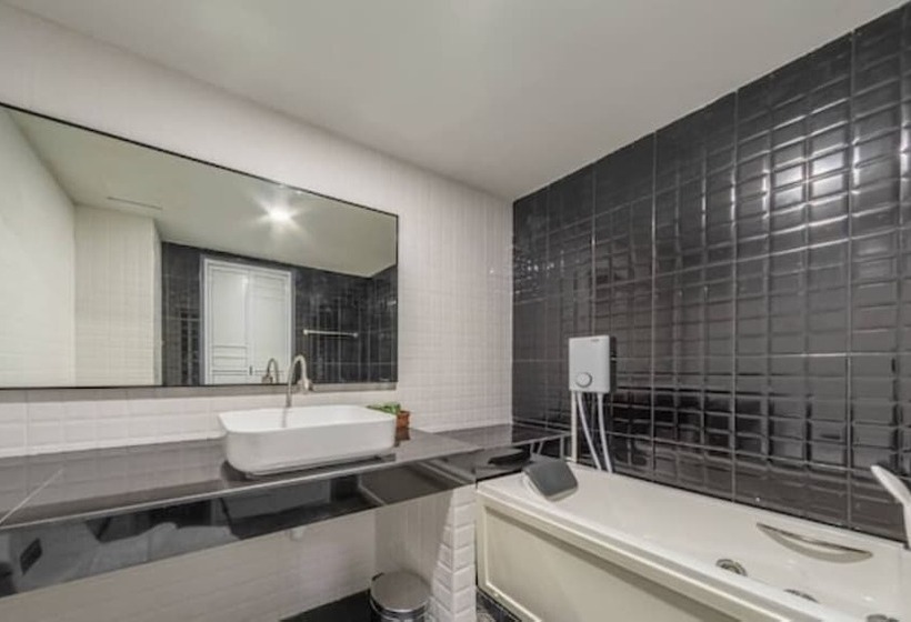 Отель The Ring Border