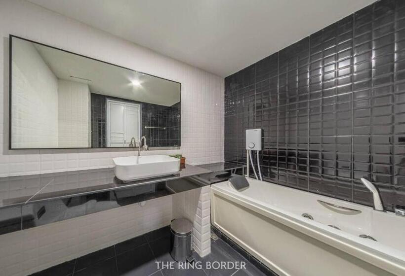 Отель The Ring Border