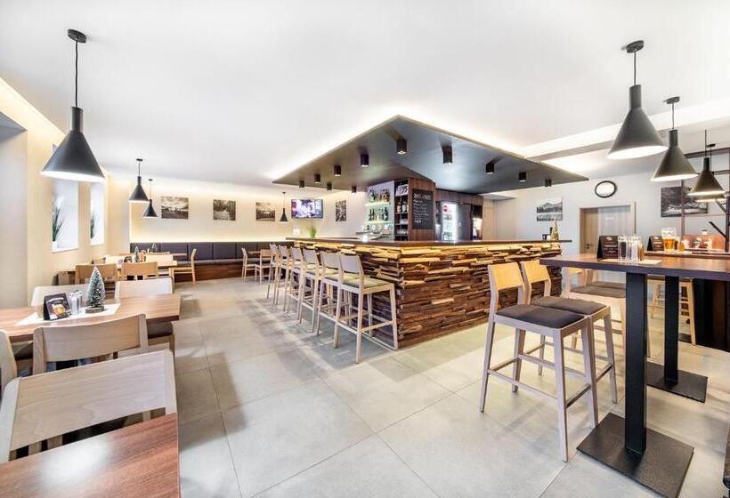 Laguna Hotel & Restaurant