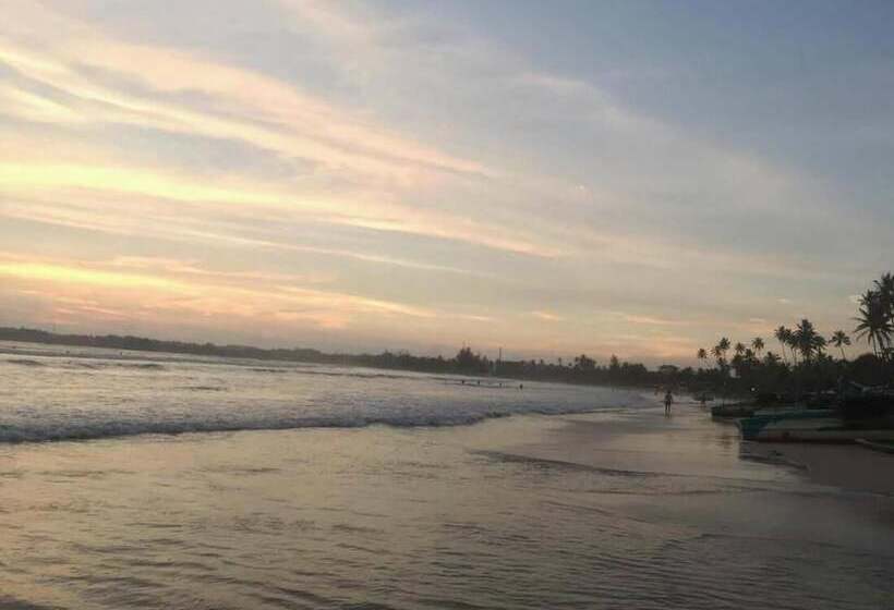 펜션 100 Step Beach White House