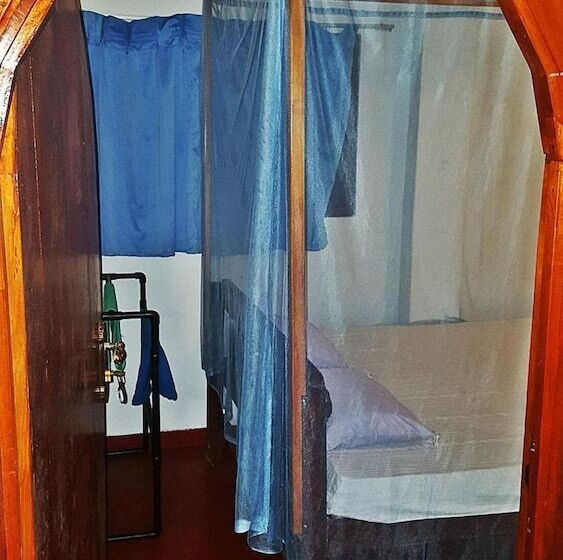 펜션 100 Step Beach White House