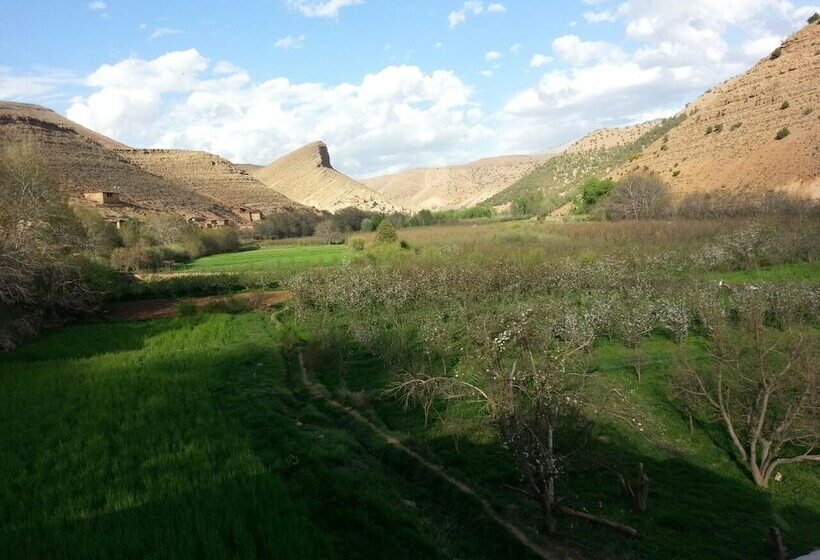 پانسیون Room In Guest Room   Gîte Tawada   Happy Valley   Room For 4 People