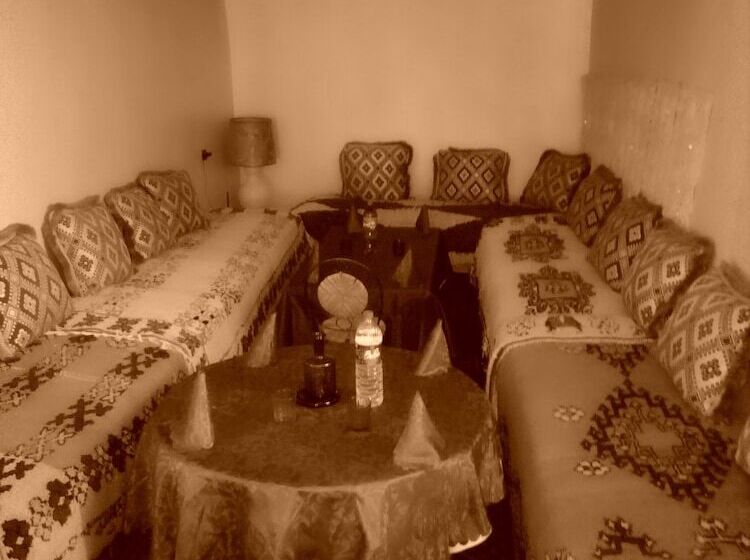 پانسیون Room In Guest Room   Gîte Tawada   Happy Valley   Room For 4 People