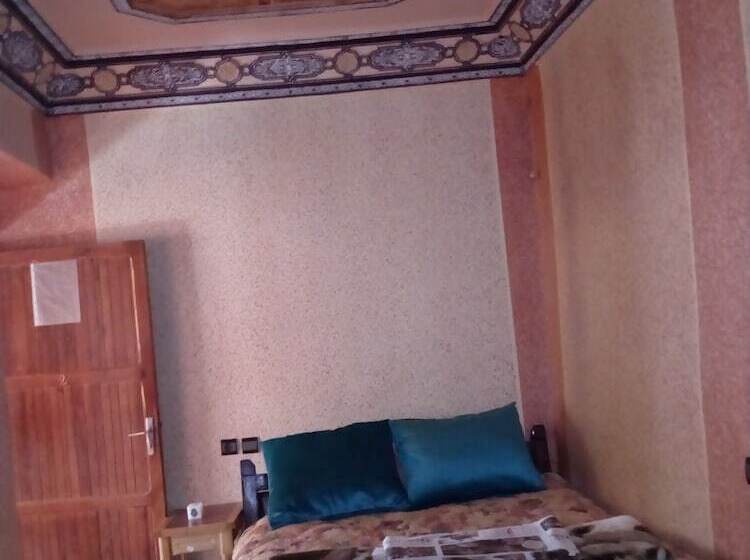 پانسیون Room In Guest Room   Gîte Tawada   Happy Valley   Room For 4 People