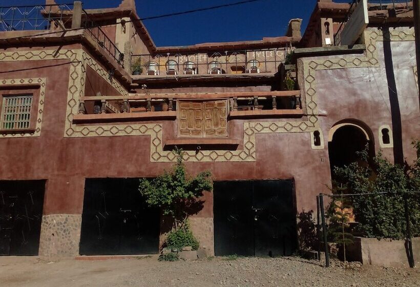 پانسیون Room In Guest Room   Gîte Tawada   Happy Valley   Room For 4 People