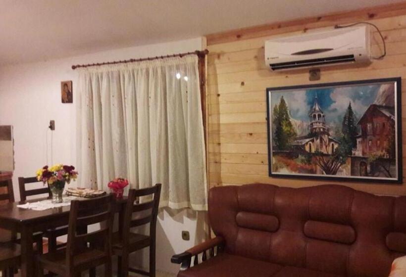 פנסיון Guest House „ Mountain Rest“