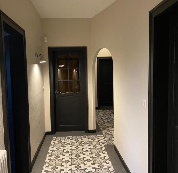 بنسيون L’aile Droite Du Château