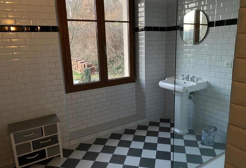 بنسيون L’aile Droite Du Château