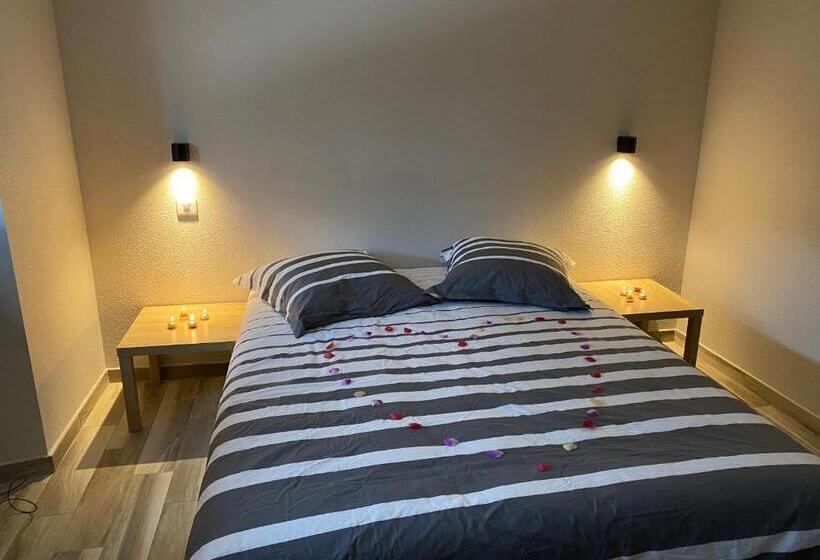 بنسيون L’aile Droite Du Château