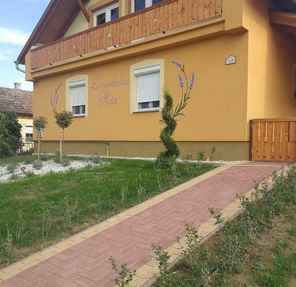 펜션 Levendulás Ház