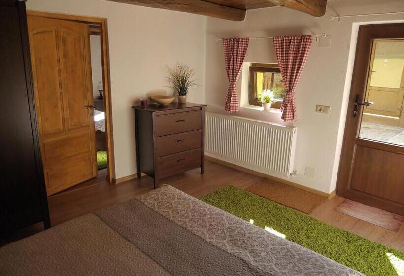 פנסיון Oma S Hutte